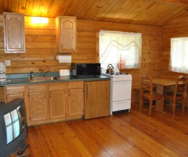 Robin Hill Camping Resort One-Bedroom Cottage 8
