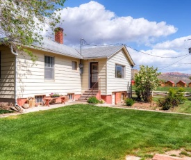 Charming Tropic Home by a Farm Near Bryce Canyon!