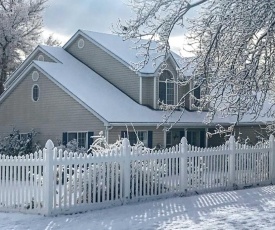 Private 2-Story Home 10 Miles to Bryce Canyon