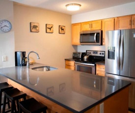 1Br Okemo Mtn Lodge- Remodeled Kitchen & Vintage Ski Decor condo