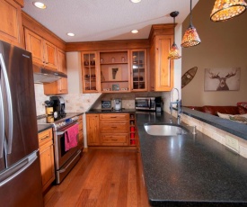 3Br Ski-in, Ski-out & Private Sauna condo