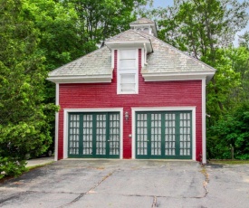 Amato Carriage House, Upper Level