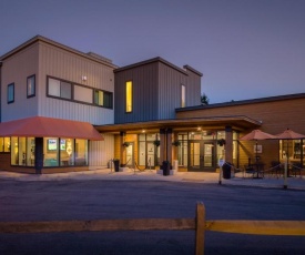 Sun & Ski Inn and Suites