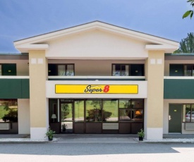 Super 8 by Wyndham White River Junction