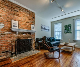 3BR Colonial House with Parking by CozySuites