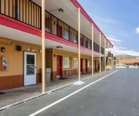 Econo Lodge Near Motor Speedway